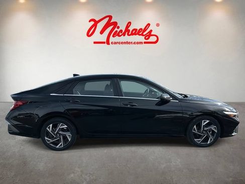Used 2024 Hyundai Elantra Limited FWD image 2