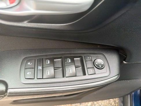 Used 2015 Jeep Cherokee Latitude AWD/4WD image 12