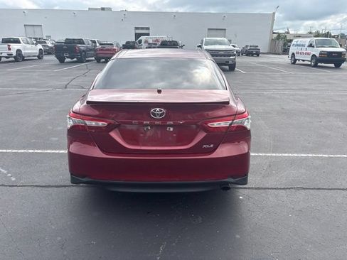 Used 2018 Toyota Camry XLE FWD image 7