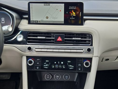 Used 2025 Genesis G70 2.5T image 18