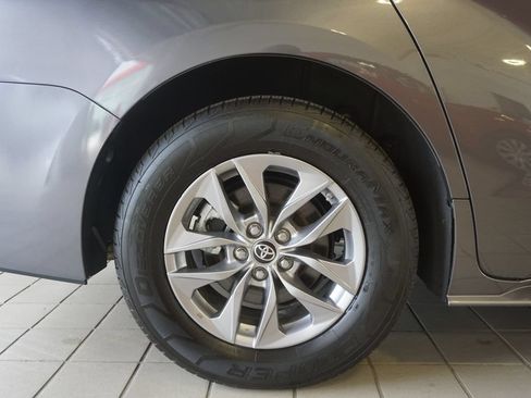 Certified 2021 Toyota Sienna LE FWD image 31