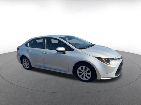 Used 2025 Toyota Corolla LE FWD image 2