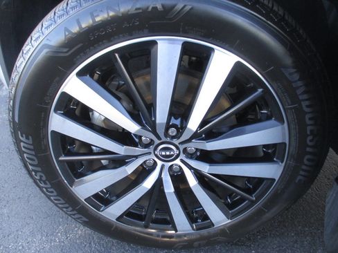 Used 2024 Nissan Pathfinder Platinum w/ Cargo Package image 34