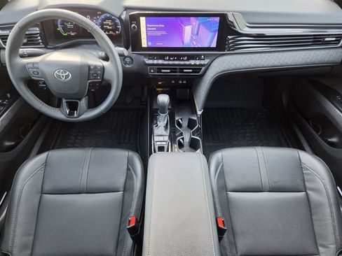 Used 2025 Toyota Camry XLE FWD image 22