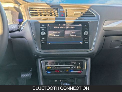 Used 2023 Volkswagen Tiguan SE image 17