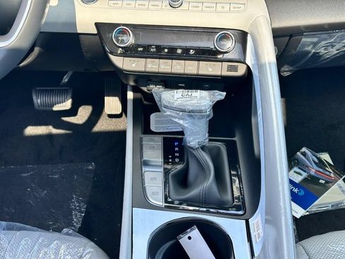 Used 2026 Hyundai Elantra Limited FWD image 9