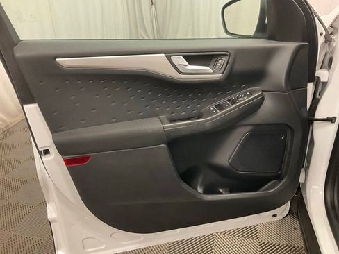 Used 2020 Ford Escape SE image 16