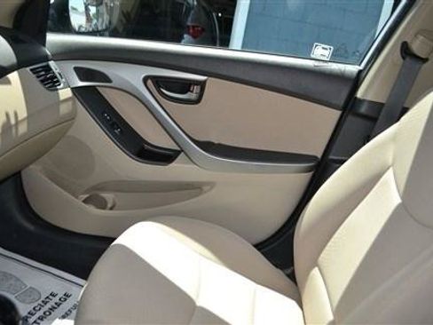 Used 2015 Hyundai Elantra SE w/ Option Group 02 FWD image 16