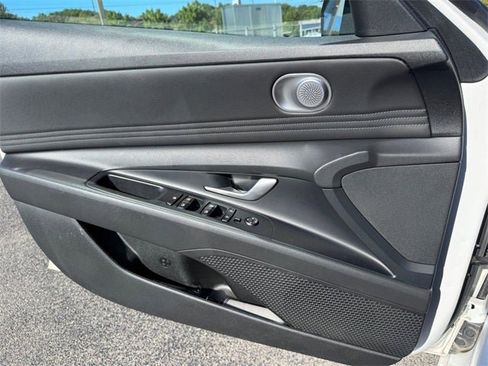 Used 2023 Hyundai Elantra SEL w/ Convenience Package image 15