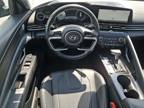 Used 2022 Hyundai Elantra Limited w/ Preferred Accessory Package FWD image 11
