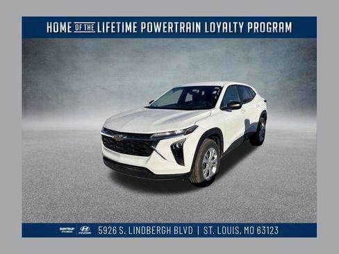 Used 2025 Chevrolet Trax LS image 1