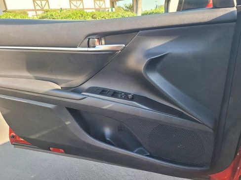 Used 2024 Toyota Camry SE image 12