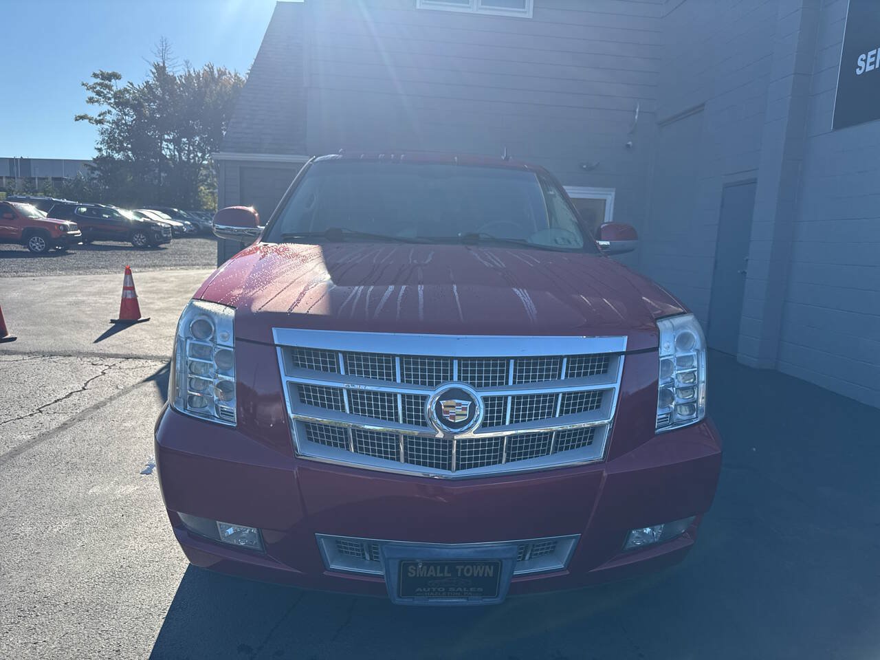 Used 2013 Cadillac Escalade Platinum AWD/4WD image 2