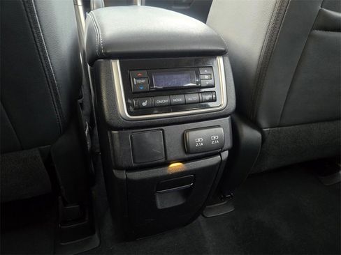 Used 2022 Subaru Ascent Limited image 11