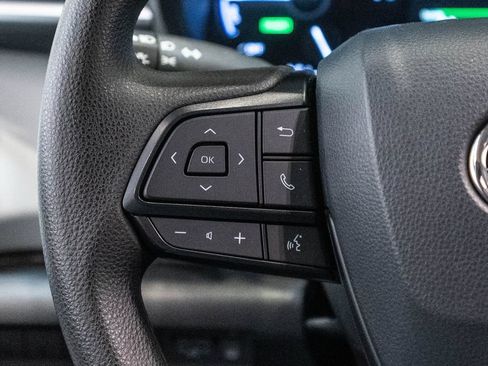 Certified 2025 Toyota Sienna LE FWD image 18