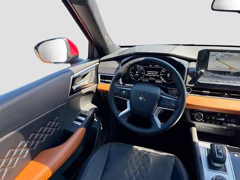 New 2025 Mitsubishi Outlander SEL image 23