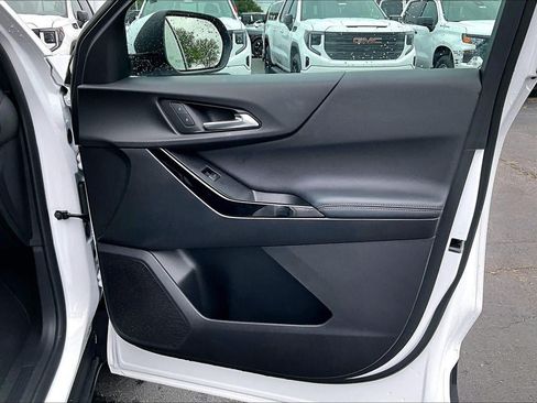 Used 2026 Chevrolet Equinox LT FWD image 27