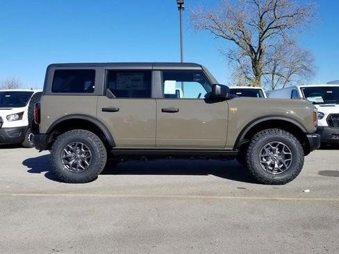 New 2025 Ford Bronco Badlands AWD/4WD image 2