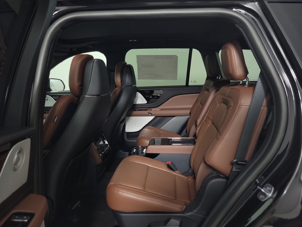 New 2027 Lincoln Aviator Reserve w/ Luxury Package RWD image 13