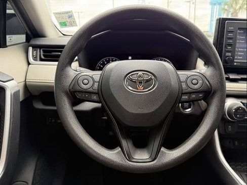 Used 2022 Toyota RAV4 XLE FWD image 12