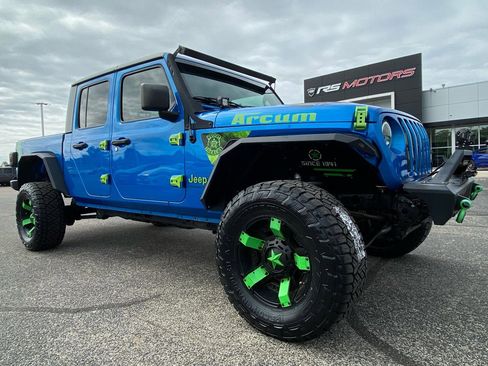 Used 2020 Jeep Gladiator Sport w/ Quick Order Package 24S AWD/4WD image 3