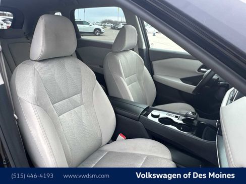 Used 2025 Nissan Rogue SV image 14