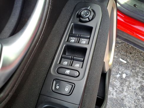 Used 2016 Jeep Renegade Latitude w/ Popular Equipment Group image 12