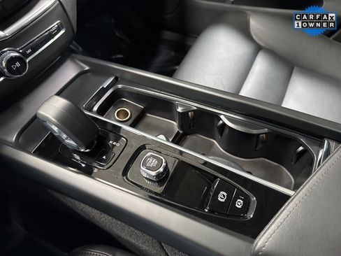 Used 2025 Volvo XC60 B5 Core image 20