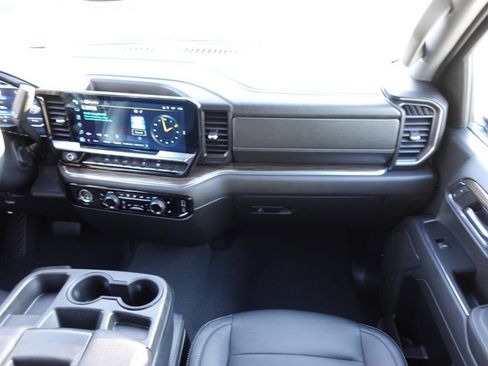 Used 2024 Chevrolet Silverado 1500 LT image 40