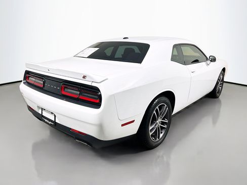 Used 2019 Dodge Challenger SXT image 4
