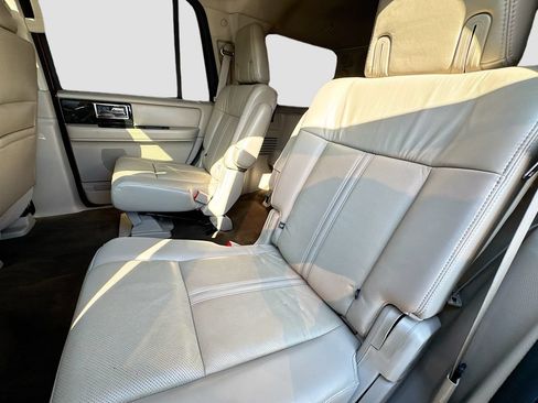 Used 2017 Lincoln Navigator Select RWD image 28