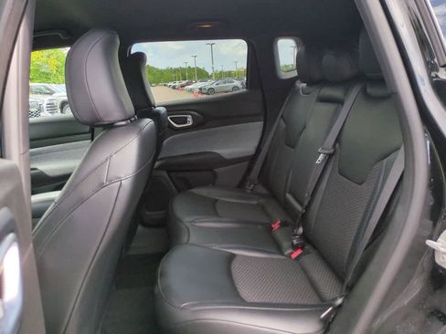 Used 2025 Jeep Compass Latitude AWD/4WD image 13