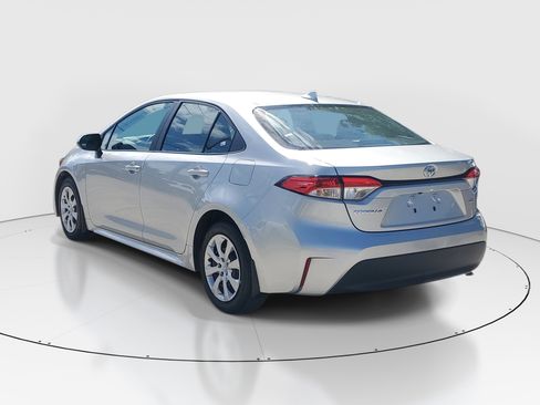 Certified 2025 Toyota Corolla LE FWD image 5