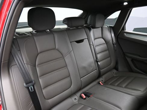Certified 2022 Porsche Macan S AWD/4WD image 27