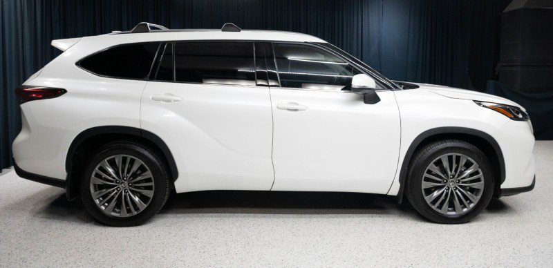 Used 2021 Toyota Highlander Platinum AWD/4WD image 4