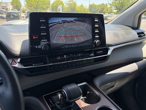 Certified 2022 Toyota Sienna XLE FWD image 22