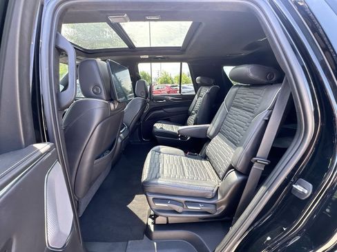 Used 2021 Cadillac Escalade Sport Platinum RWD image 31