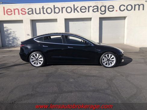 Used 2018 Tesla Model 3 Mid Range image 1