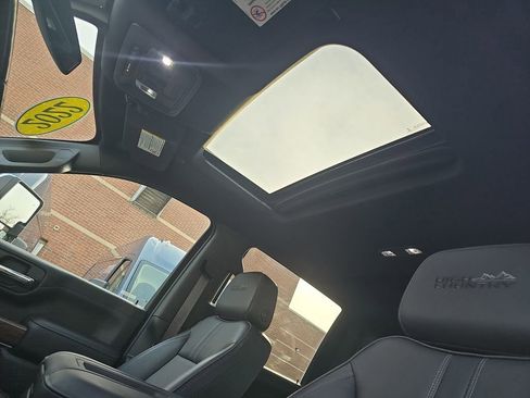 Used 2022 Chevrolet Silverado 2500 High Country image 28