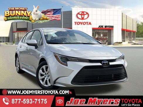 Used 2026 Toyota Corolla LE FWD image 1