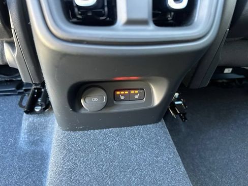 Certified 2024 Volvo XC40 B5 Plus w/ Climate Package AWD/4WD image 14