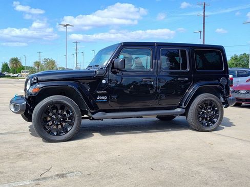 Used 2023 Jeep Wrangler Unlimited Sahara w/ Cold Weather Group AWD/4WD image 3