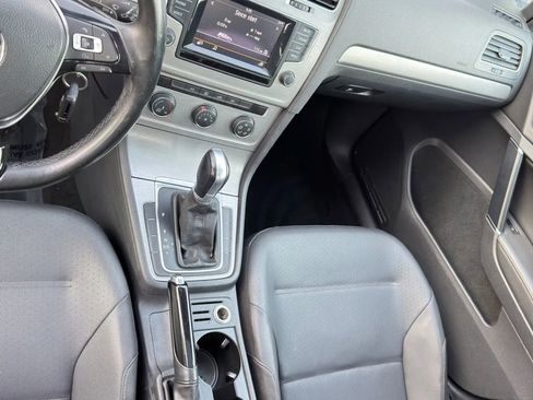 Used 2015 Volkswagen Golf S image 16