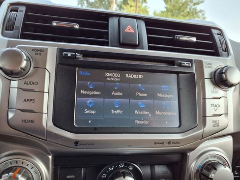Used 2018 Toyota 4Runner SR5 AWD/4WD image 4