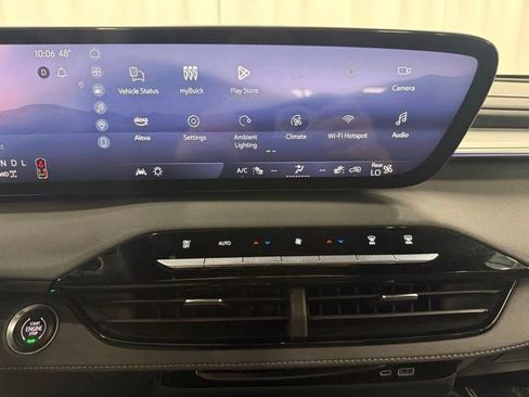 Used 2025 Buick Enclave Preferred AWD/4WD image 19