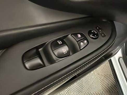 Used 2024 Nissan Murano SV AWD/4WD image 11