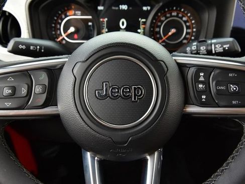Used 2025 Jeep Wrangler Unlimited Sahara AWD/4WD image 18