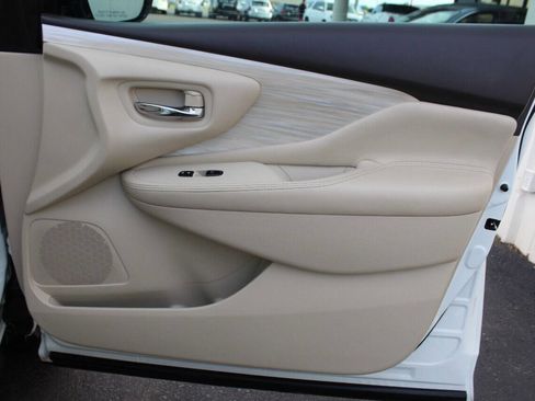 Used 2015 Nissan Murano S FWD image 10