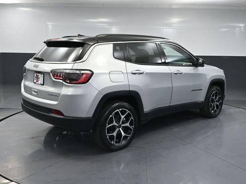 Used 2025 Jeep Compass Limited AWD/4WD image 4