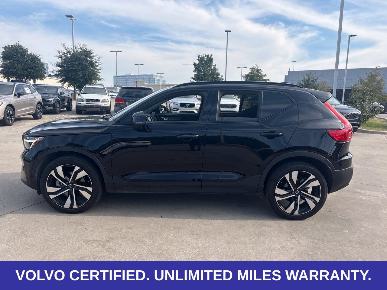 Used 2024 Volvo XC40 B5 Plus w/ Climate Package AWD/4WD image 10